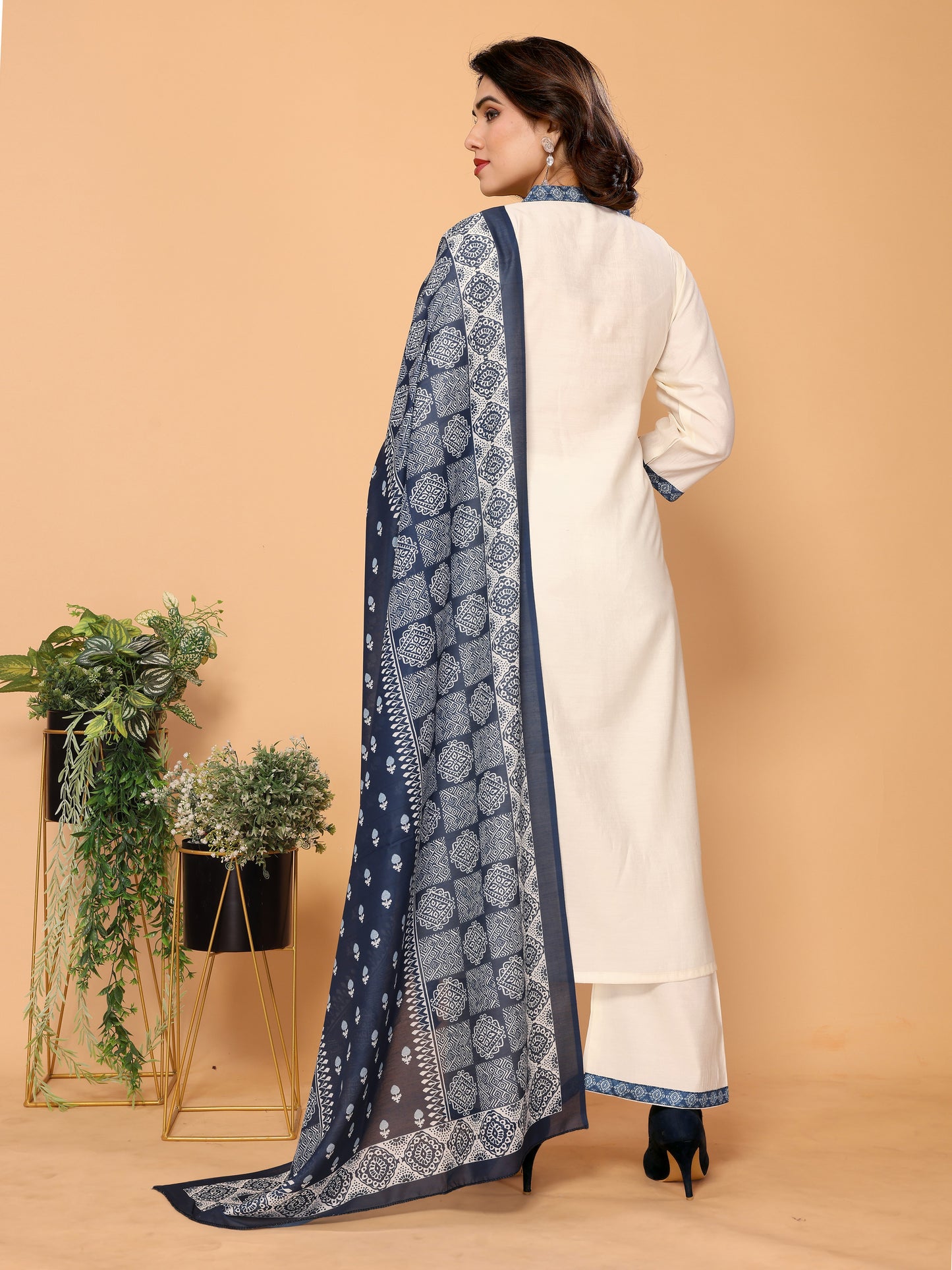 Nova Silk V-neck off white Kurta pant & Digitally Printed mal mal Dupatta